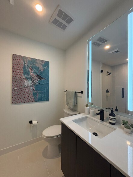 Building Photo - 138 NE 23rd St