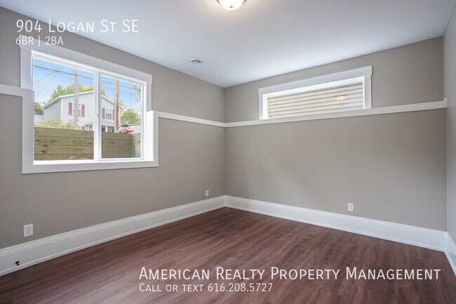 Building Photo - 904 Logan St SE