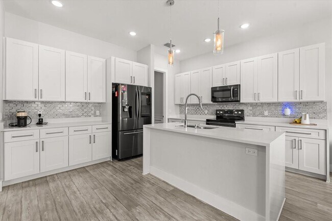 Building Photo - 668 Overspin Dr