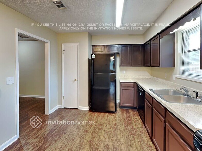 Building Photo - 12281 Autumnbrook Trail E