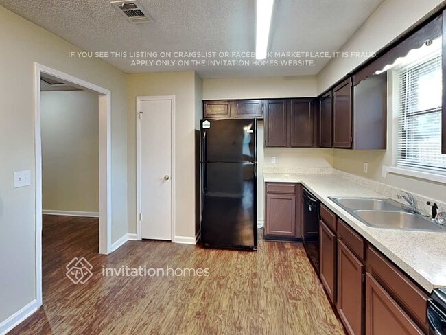 Building Photo - 12281 Autumnbrook Trail E