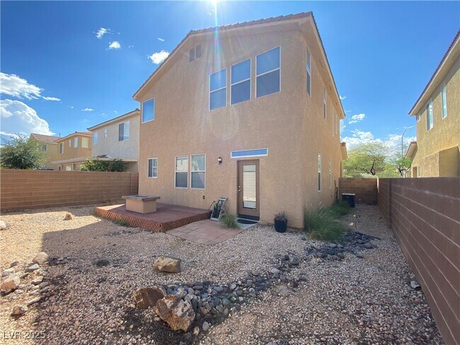 Building Photo - 744 Blue Barrel St