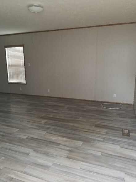 Building Photo - 1000 Pine Tree Cir
