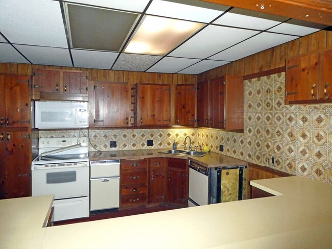 Building Photo - 13 N Main St