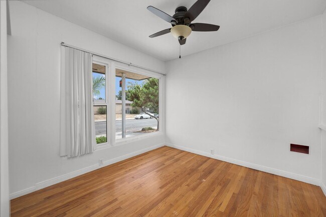 Building Photo - Dual private outdoor spaces!