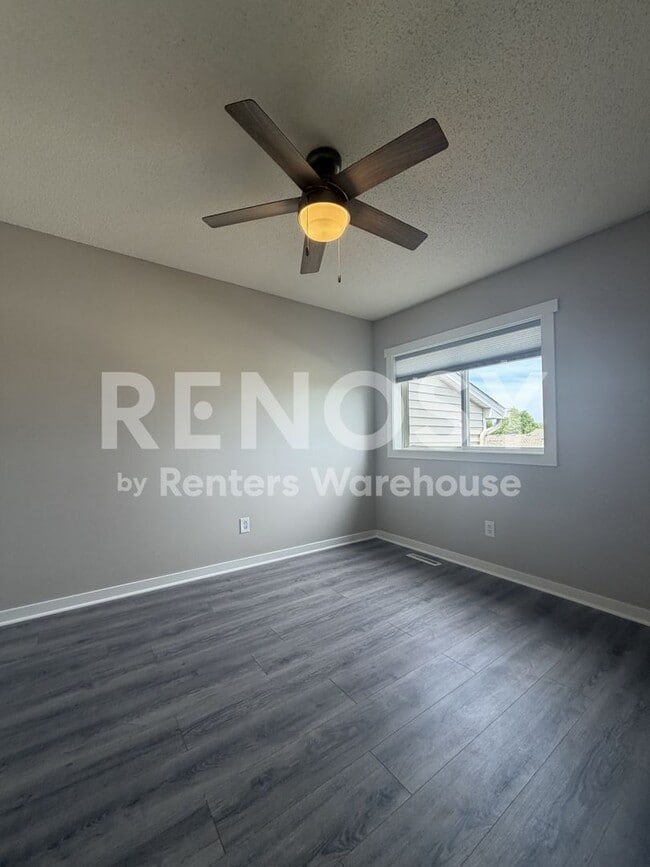 Building Photo - Available Now 3 Bedroom 2 Bath Townhouse in Woodbury