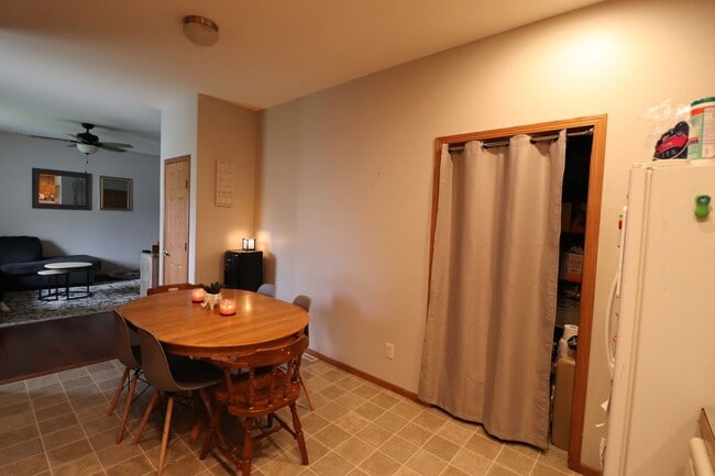 Building Photo - Spacious Town House for Rent