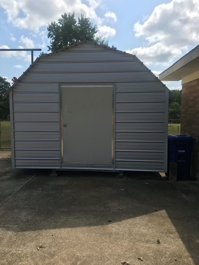 Building Photo - 3213 Hatcher Rd