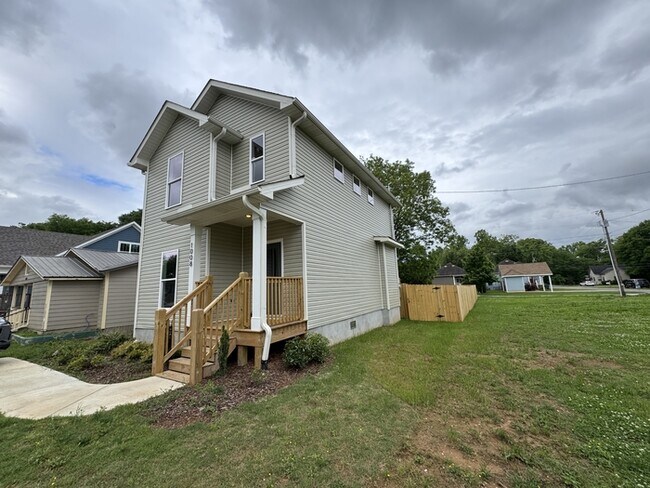 Building Photo - 1008 Halsey Ave NE