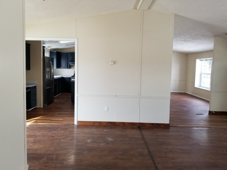 Building Photo - 14 Eastwood Dr