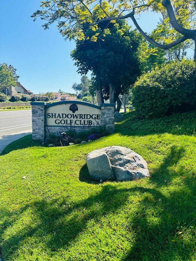 Building Photo - 3 bed single story home for rent  in  Shadowridge Community on the Greens