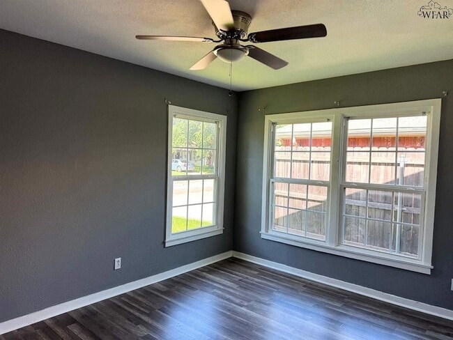 Building Photo - 2949 Cunningham Dr