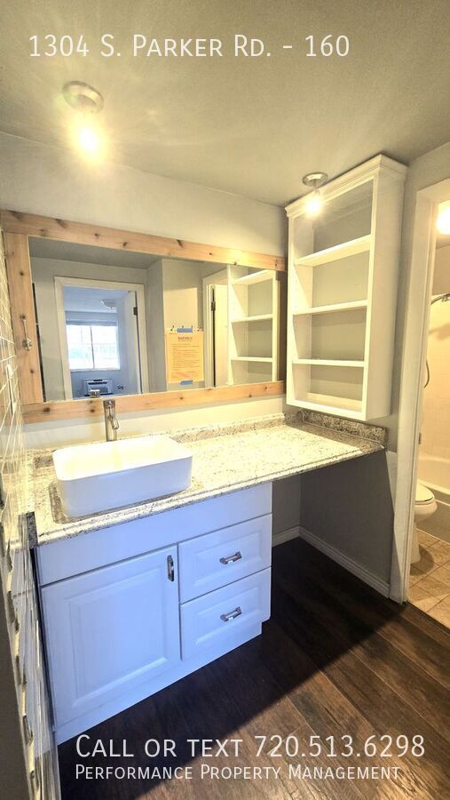 Building Photo - 1304 S Parker Rd