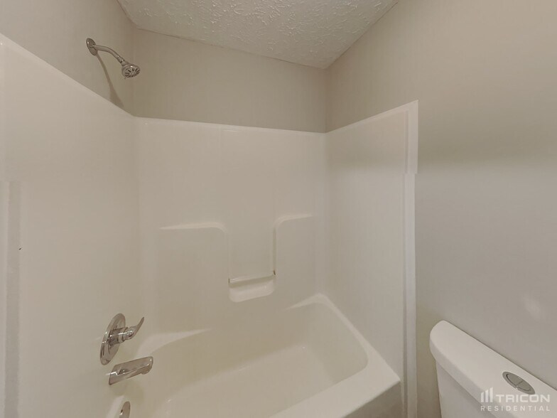 Building Photo - 3641 Aurora Dr