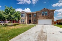 Building Photo - 621 Berry Tr
