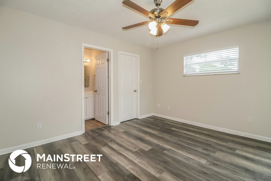 Building Photo - 216 Lochmond Dr
