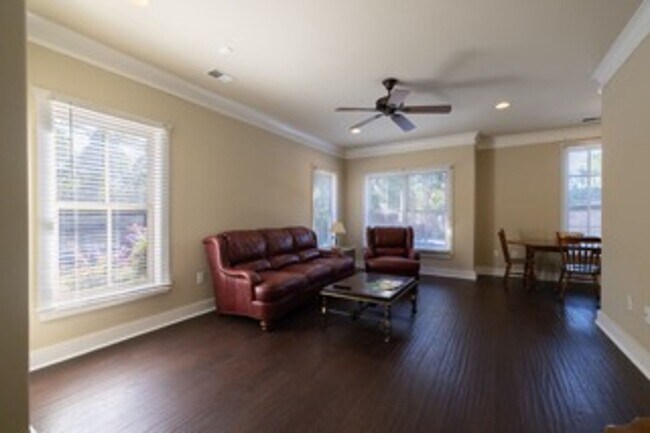 Building Photo - 101 West Ln