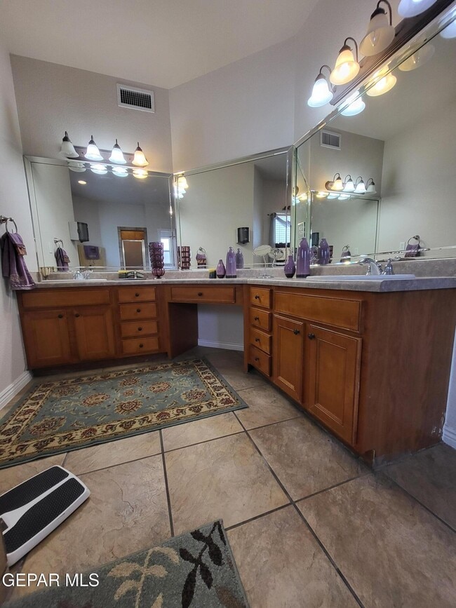 Building Photo - 6354 Franklin View Dr