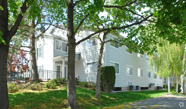 Building Photo - Maple Grove Apartment Homes