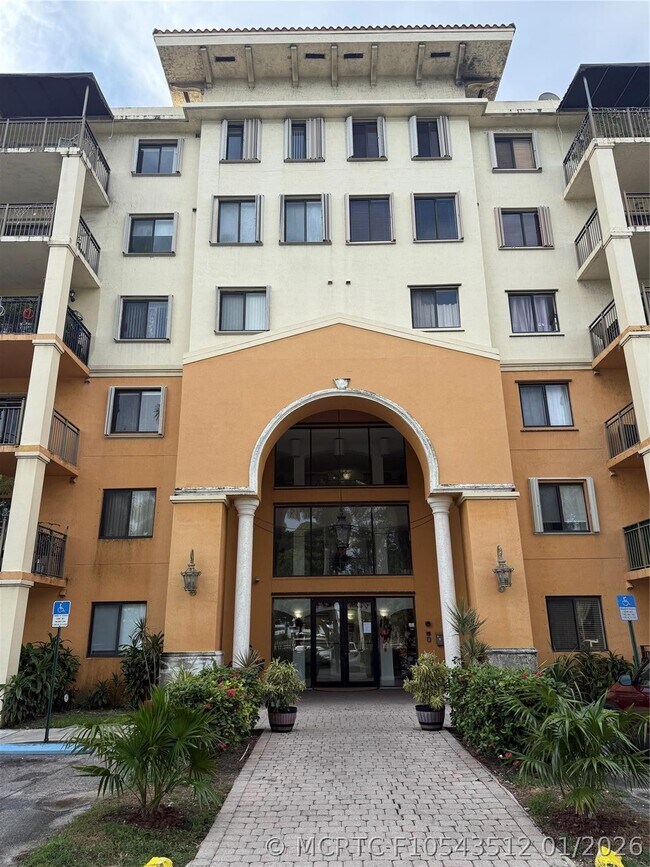 Building Photo - 9300 Fontainebleau Blvd