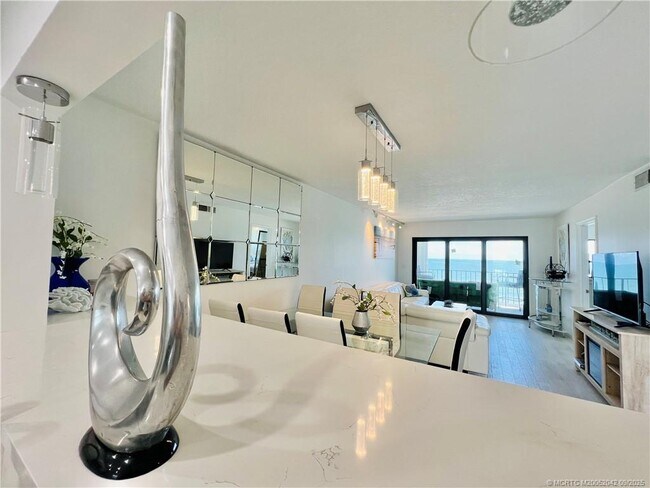 Building Photo - 9400 S Ocean Dr