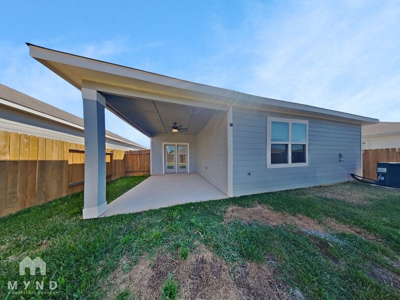 Building Photo - 15607 Plum Brk Dr