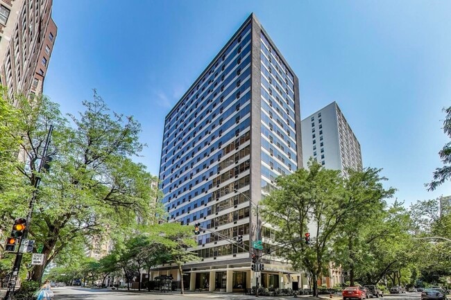 Primary Photo - 360 W Wellington Ave