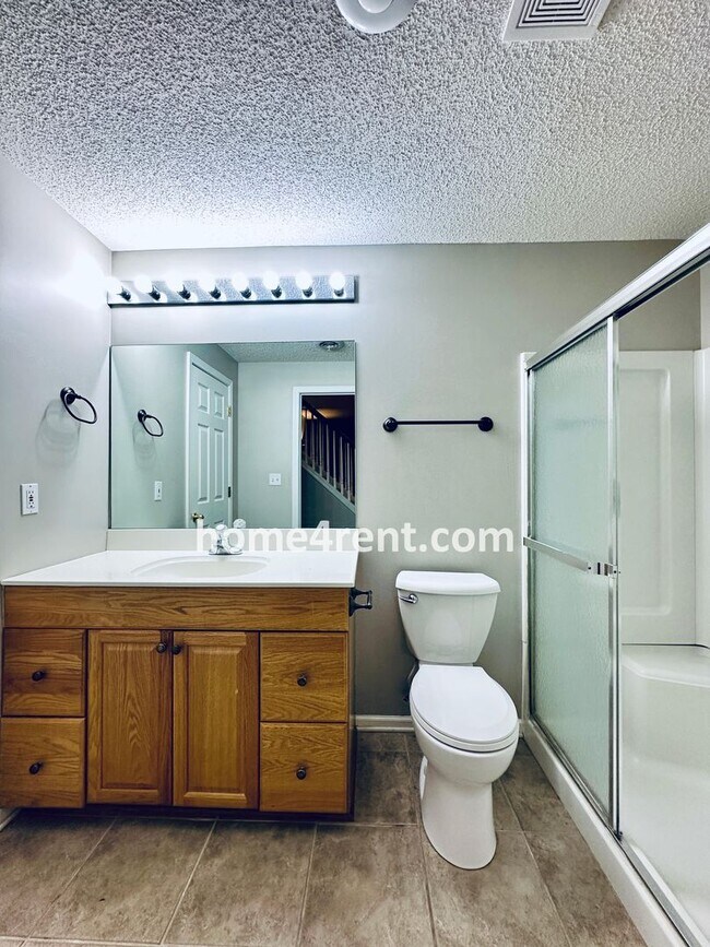 Building Photo - Elegant Cul-de-Sac Retreat with 5th Bedroo...