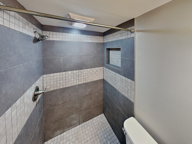 Building Photo - Lantern Square Apartments-B5