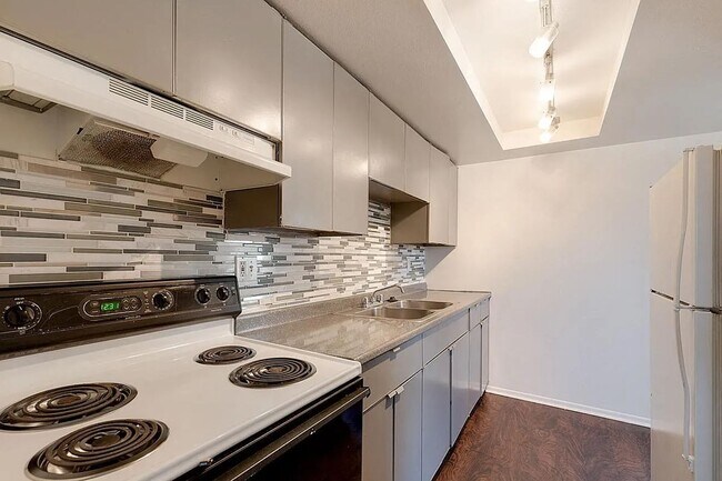 Building Photo - 809 N Dexter St