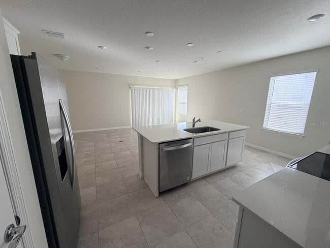 Building Photo - 3845 Blue Vale Dr