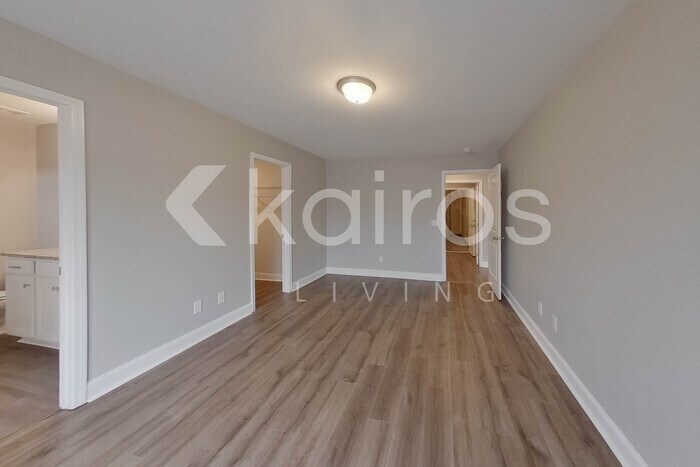 Building Photo - 300 Hemlock Ct