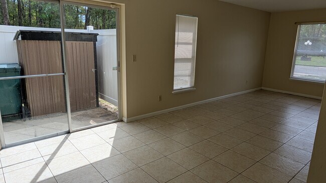 Building Photo - 2601 NE 23rd Ave