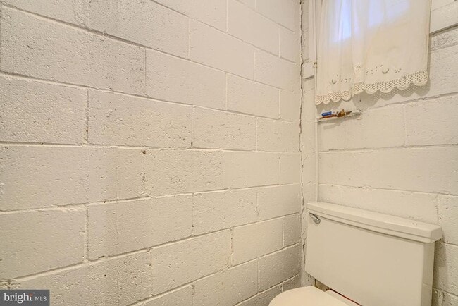 Building Photo - 372 Old Trail