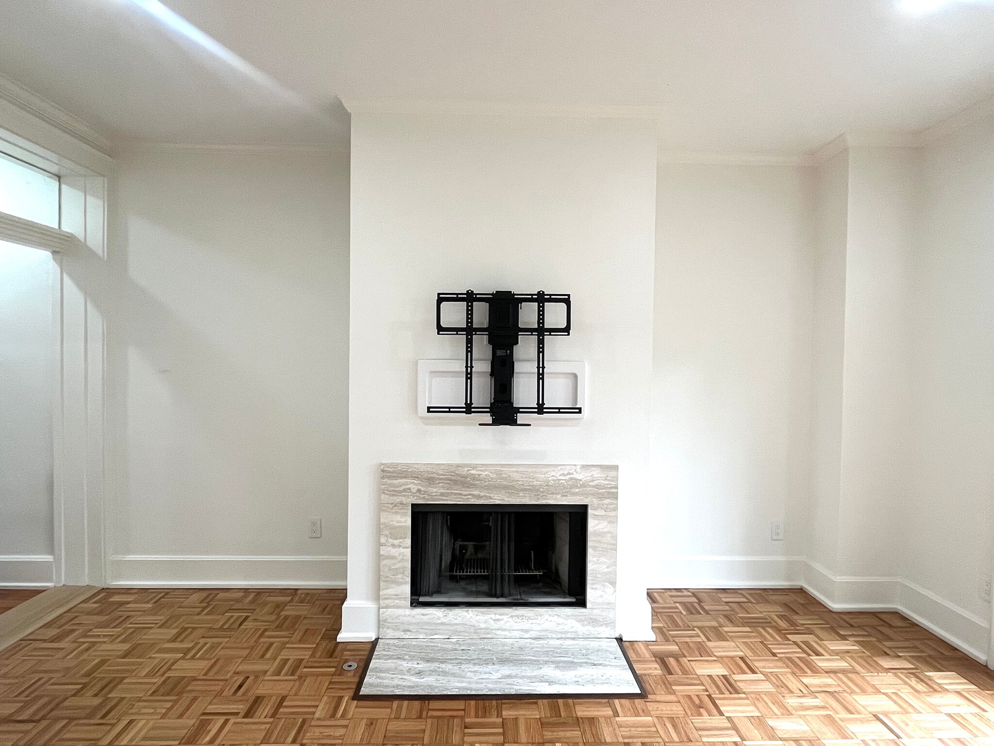 Building Photo - 672 Mohawk St