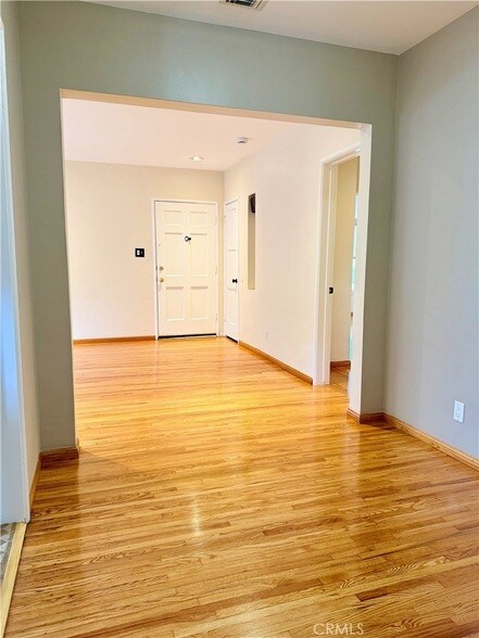 Building Photo - 828 N Pass Ave