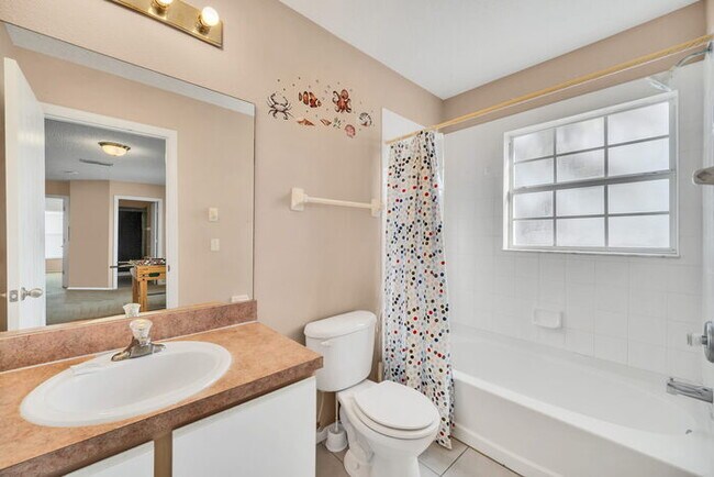 Building Photo - Partially Furnished 6 bedroom/5 Bath home