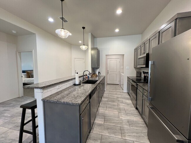 Building Photo - 2Bed/ 2Bath Available MAY- in Lubbock cooper ISD!