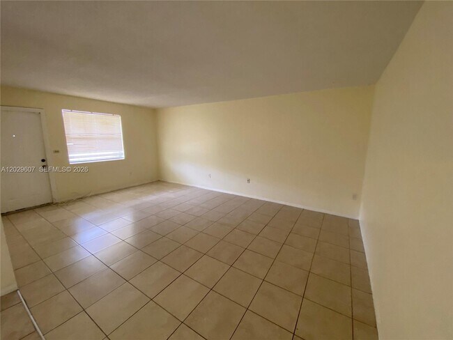 Building Photo - 2400 NE 188th St