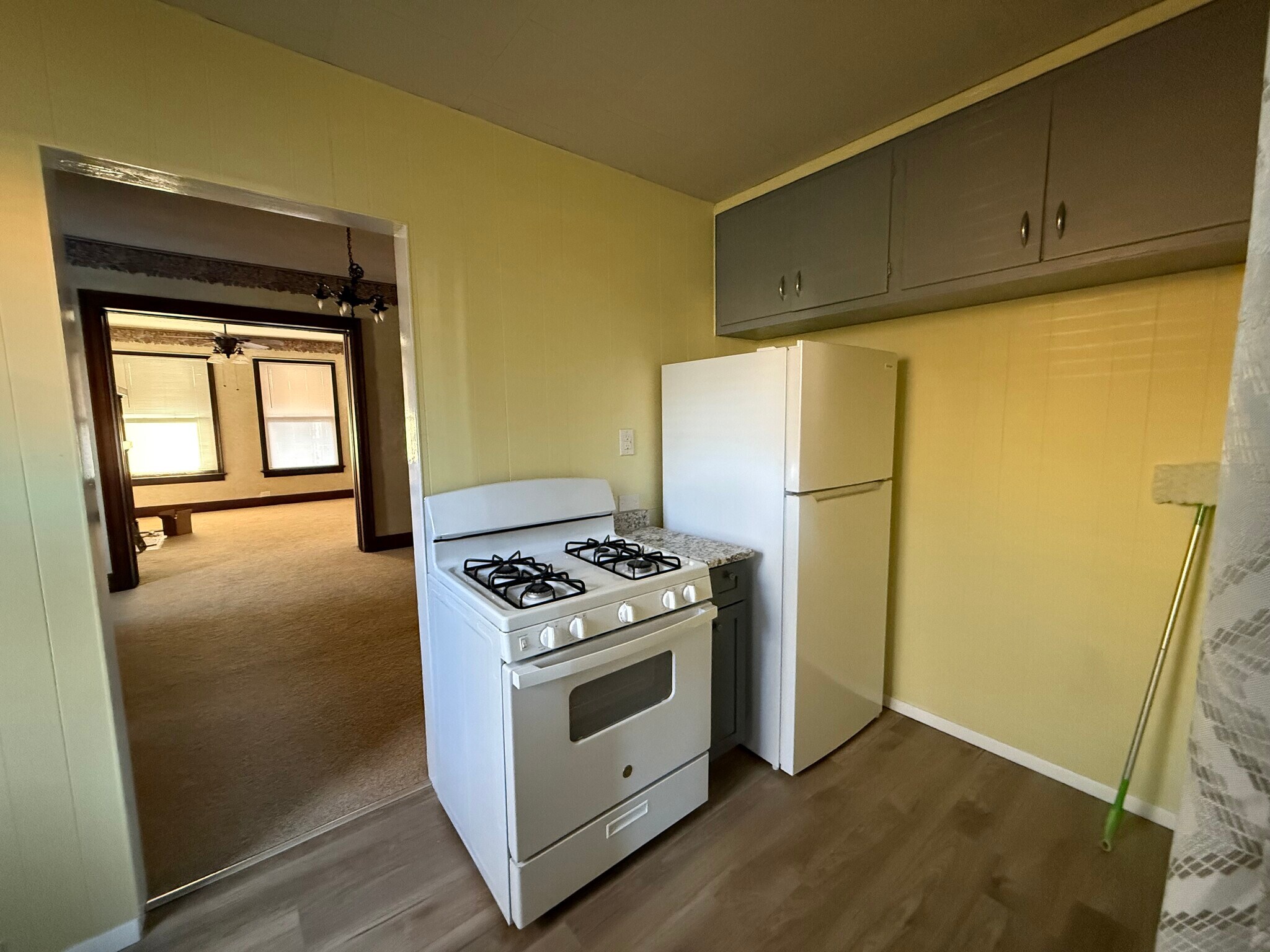 kitchen - 230 Buckeye St