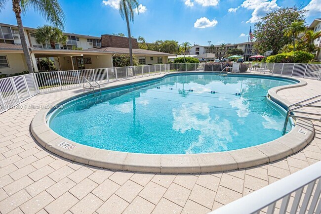 Building Photo - 16790 NE 14th Ave