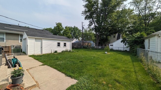 Building Photo - 1418 Summit Ave