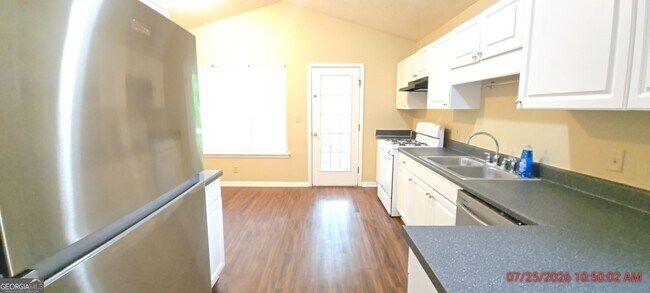 Building Photo - 308 J C Ct