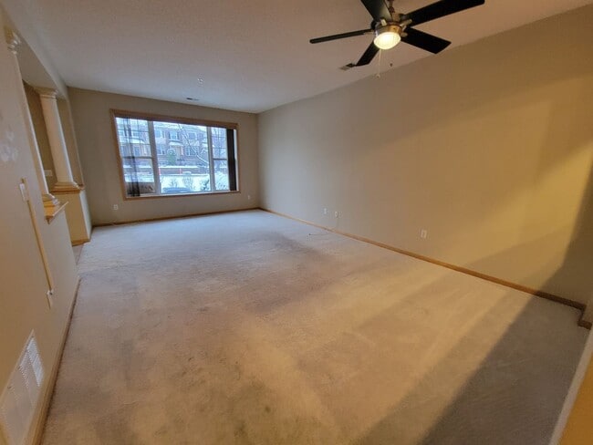 Building Photo - Lovely 2 Bed / 2 Bath TH w/ Heated Underground Parking in Plymouth!