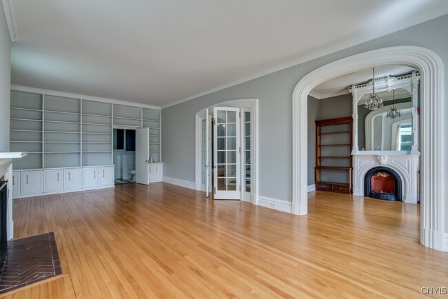 Building Photo - 160 Ten Eyck St