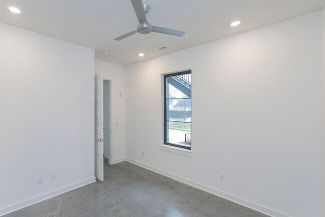 Building Photo - 415 Merritt Ave