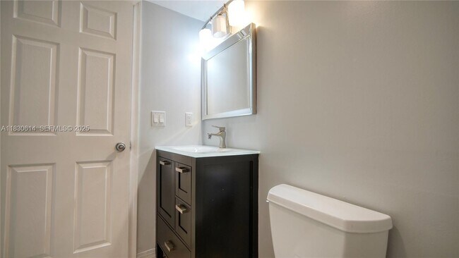 Building Photo - 11101 SW 15th Manor