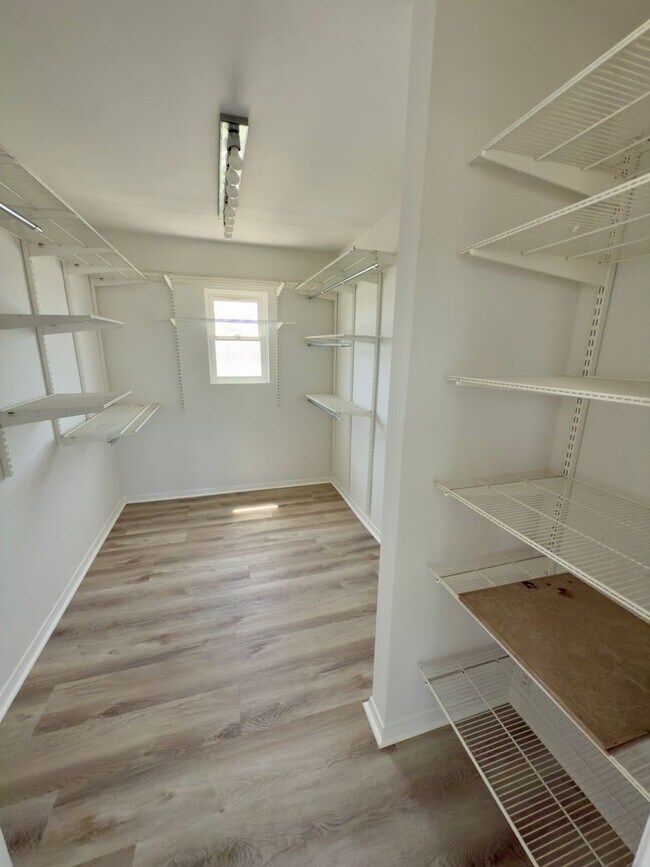 Building Photo - Renovated 3-Bedroom Home with Private Mast...