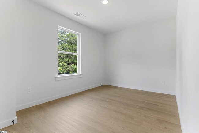 Building Photo - 18 Catawba Ave