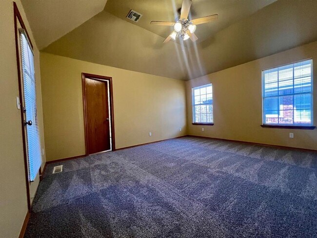 Building Photo - 2909 SE 96th St